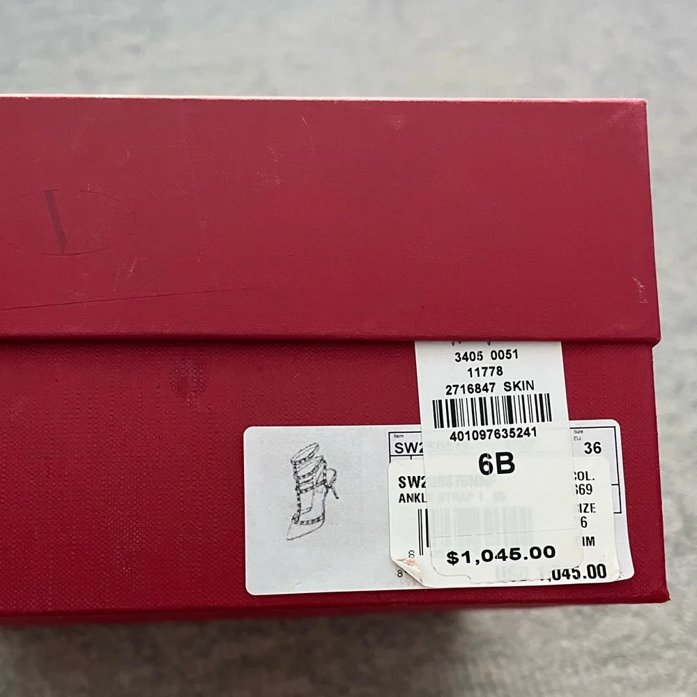 EUC Valentino Rockstud Pumps 65mm size 6 EU36 light gold - Picture 8 of 14